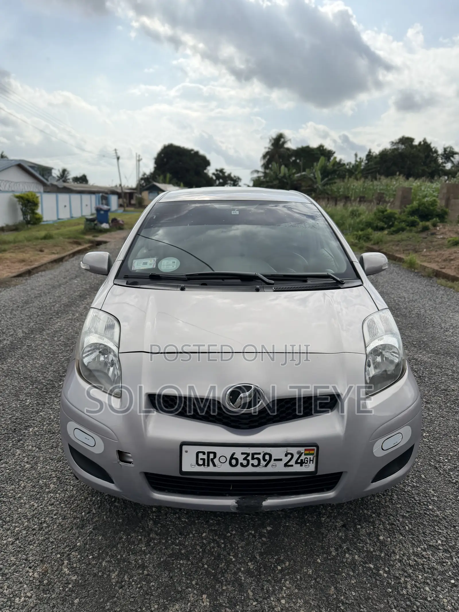 Toyota Vitz 1.3 FWD 3dr 2010 Gray