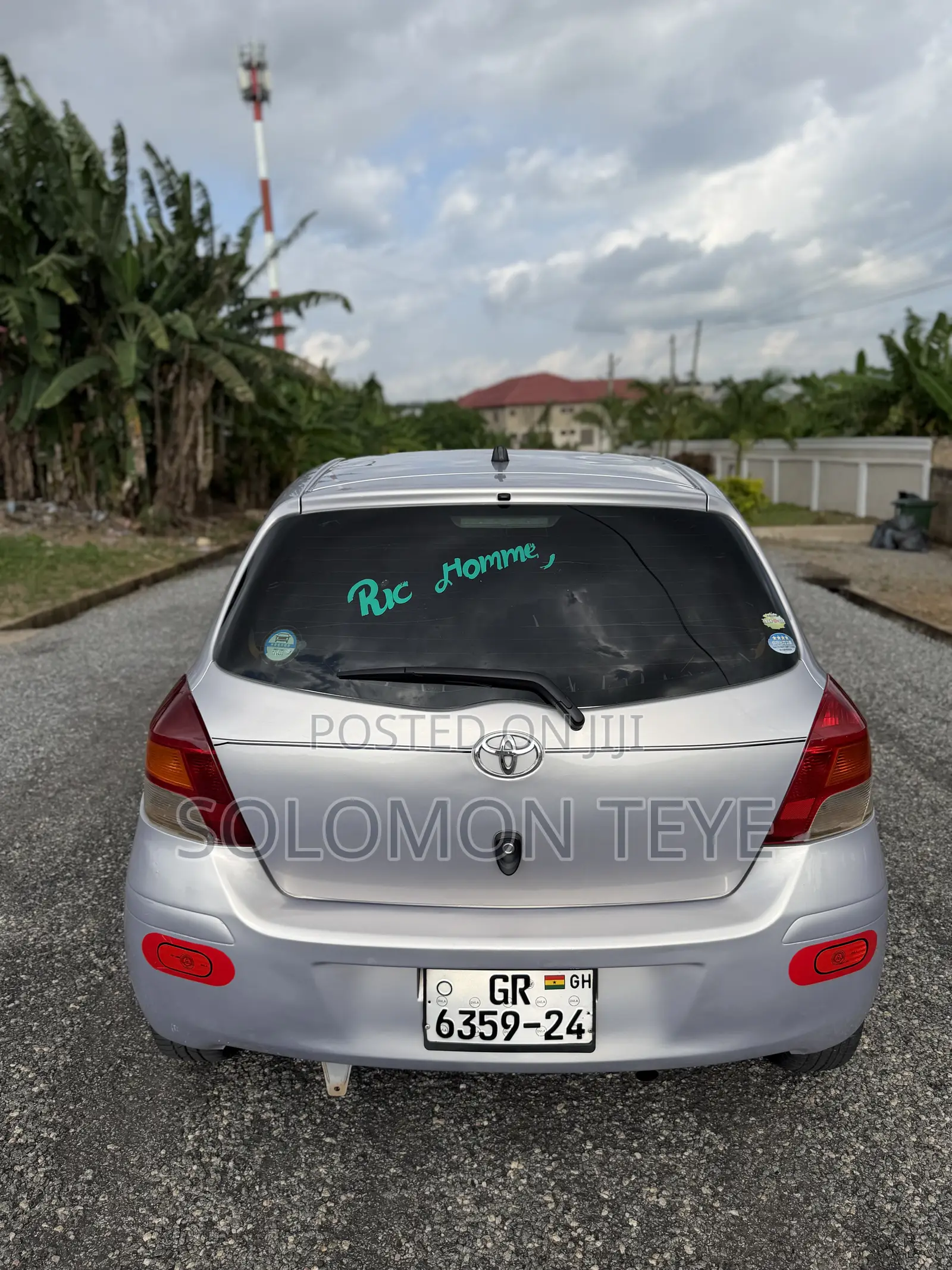 Toyota Vitz 1.3 FWD 3dr 2010 Gray