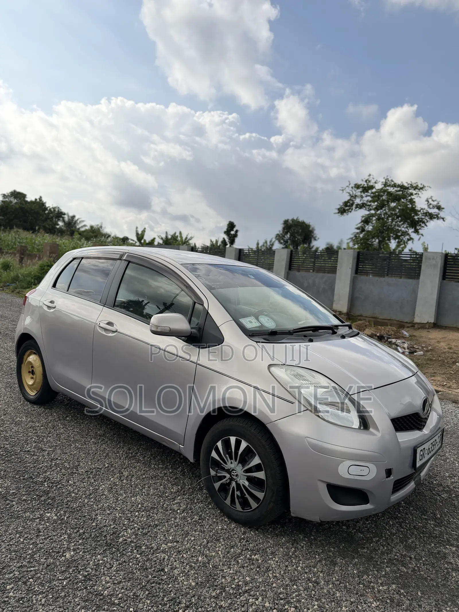 Toyota Vitz 1.3 FWD 3dr 2010 Gray