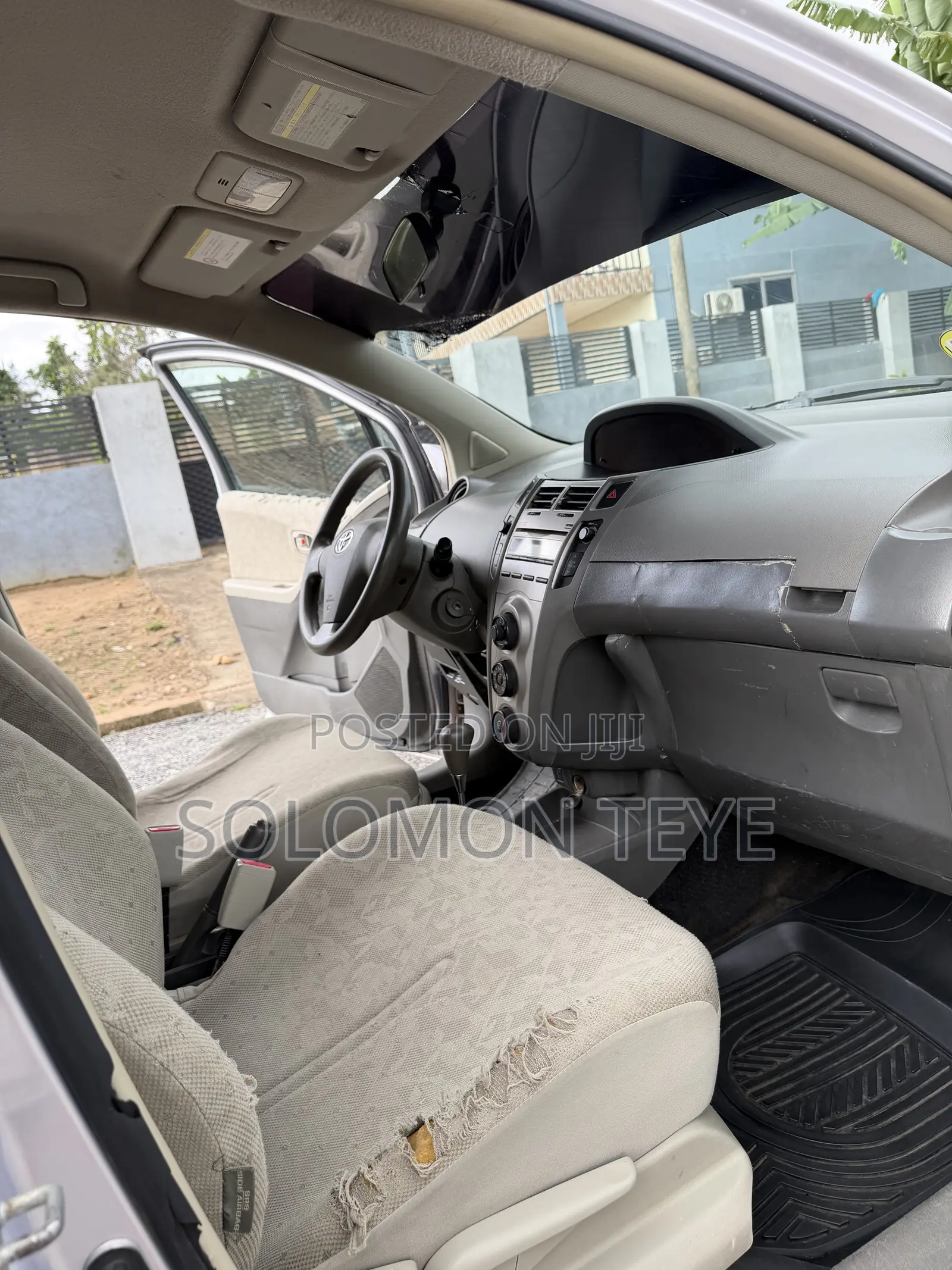 Toyota Vitz 1.3 FWD 3dr 2010 Gray