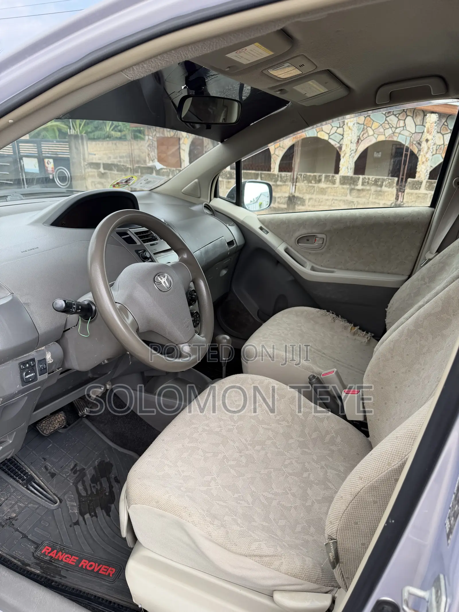 Toyota Vitz 1.3 FWD 3dr 2010 Gray