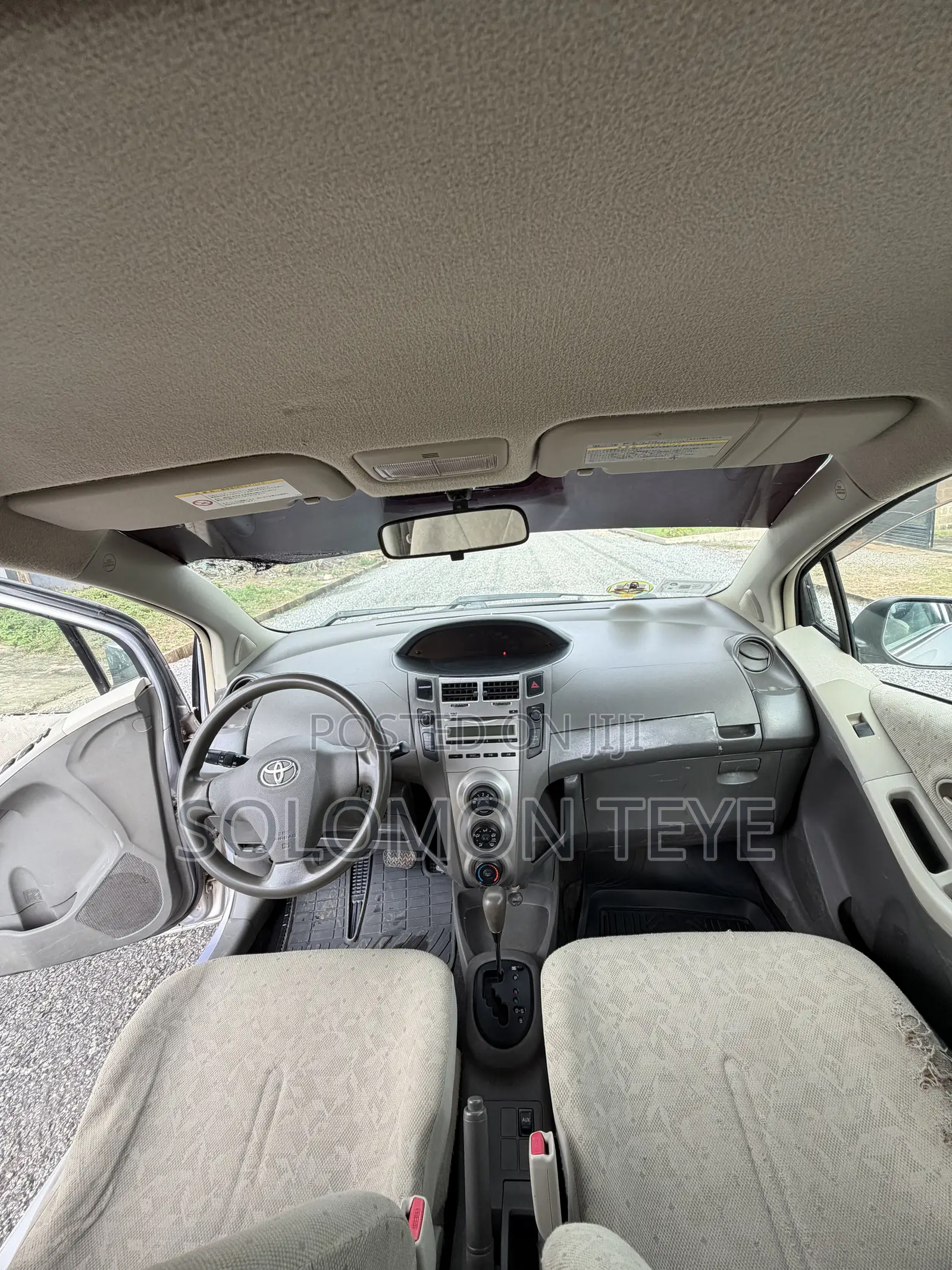 Toyota Vitz 1.3 FWD 3dr 2010 Gray