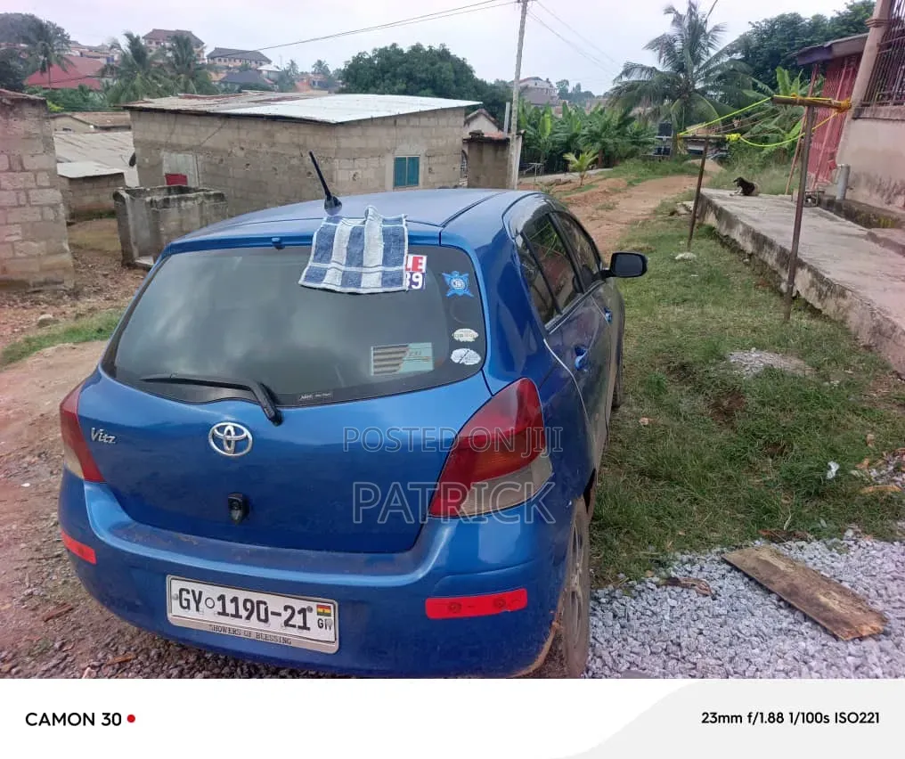 Toyota Vitz 2010 Blue
