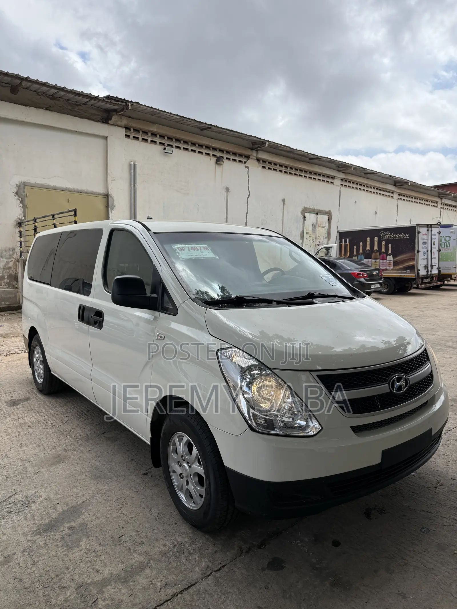 Hyundai H1 2013 White