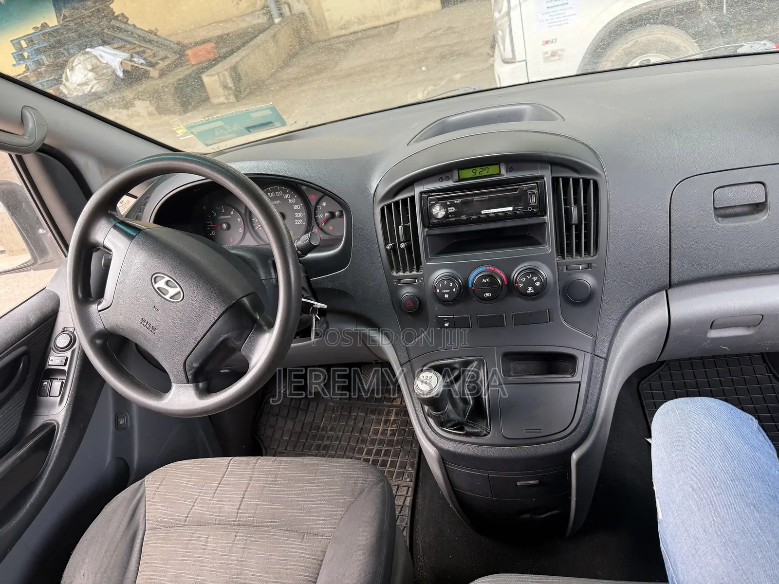 Hyundai H1 2013 White
