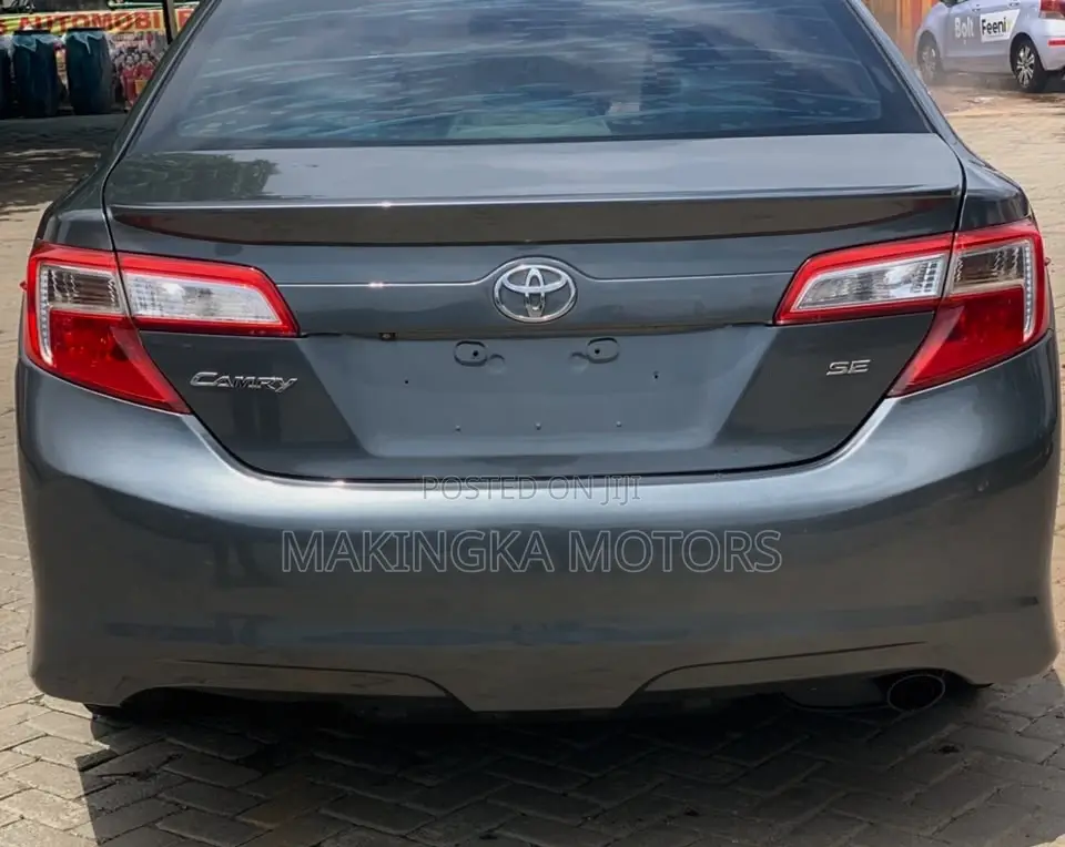Toyota Camry SE Sport 4dr Sedan (2.5L 4cyl 6A) 2014 Silver