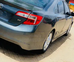 Toyota Camry SE Sport 4dr Sedan (2.5L 4cyl 6A) 2014 Silver