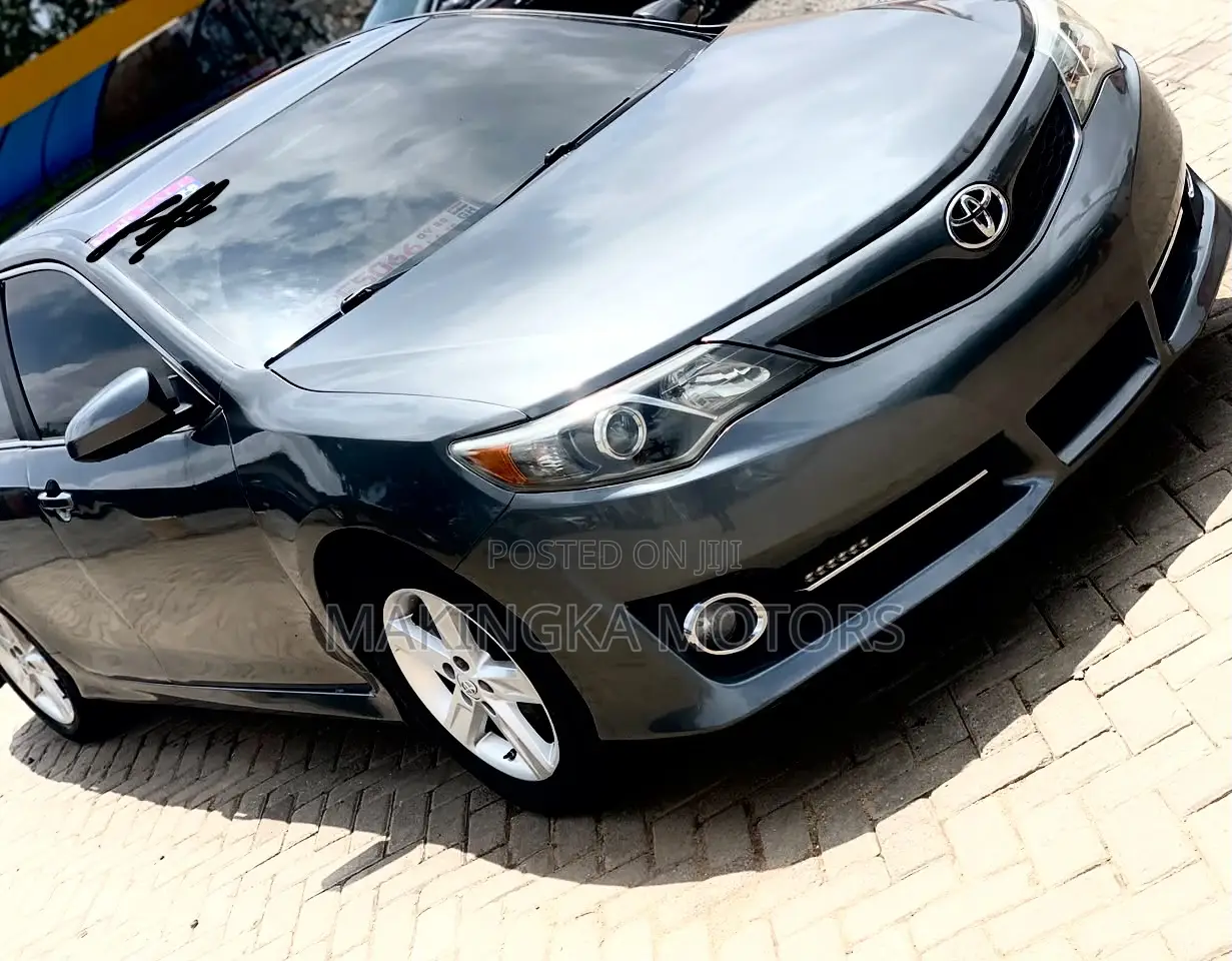 Toyota Camry SE Sport 4dr Sedan (2.5L 4cyl 6A) 2014 Silver