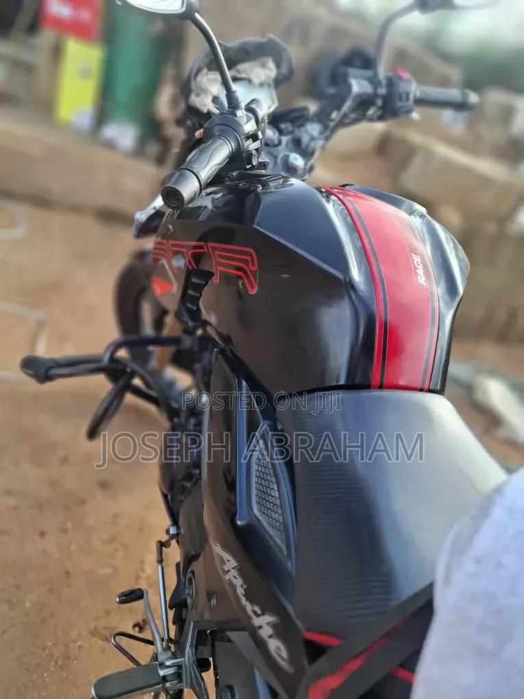 TVS Apache 180 RTR 2025 Black