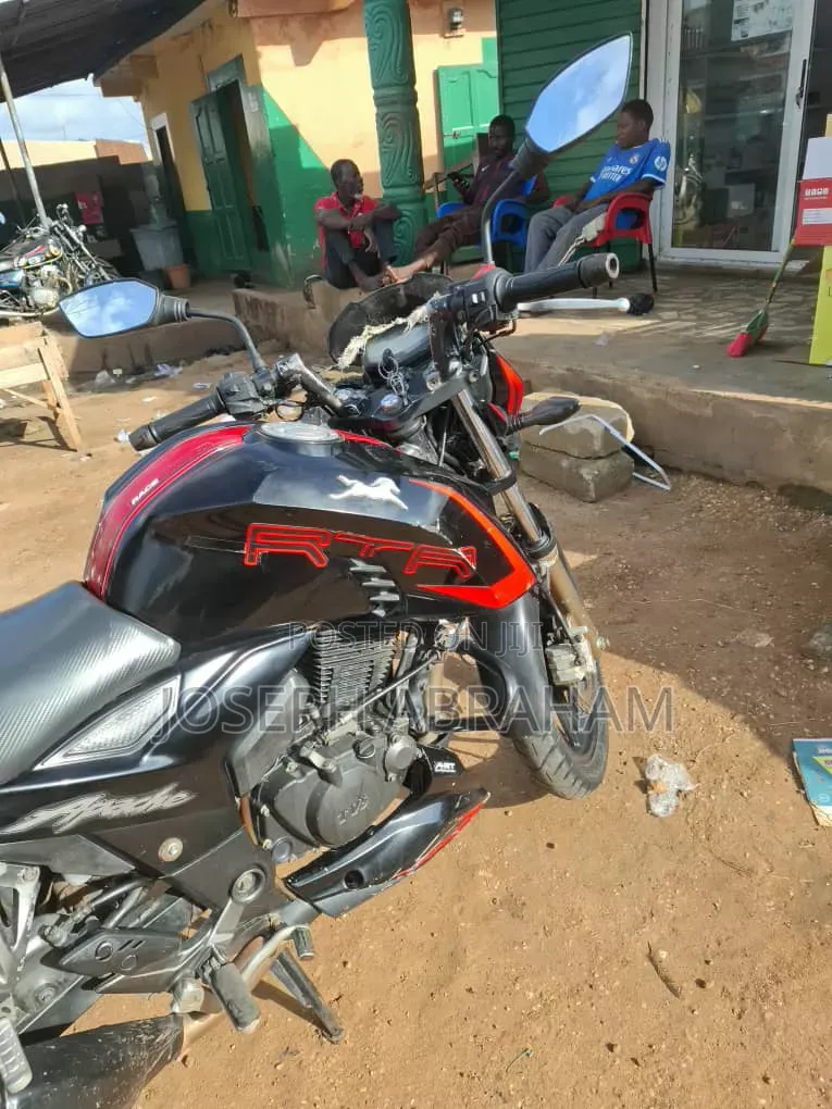 TVS Apache 180 RTR 2025 Black