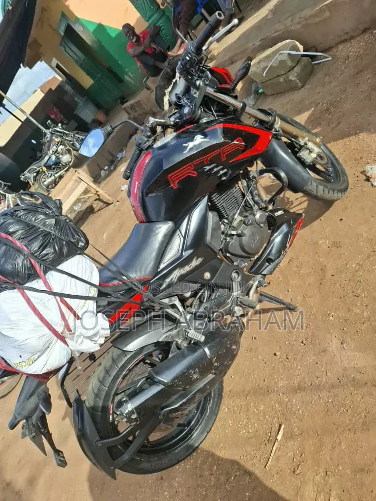 TVS Apache 180 RTR 2025 Black