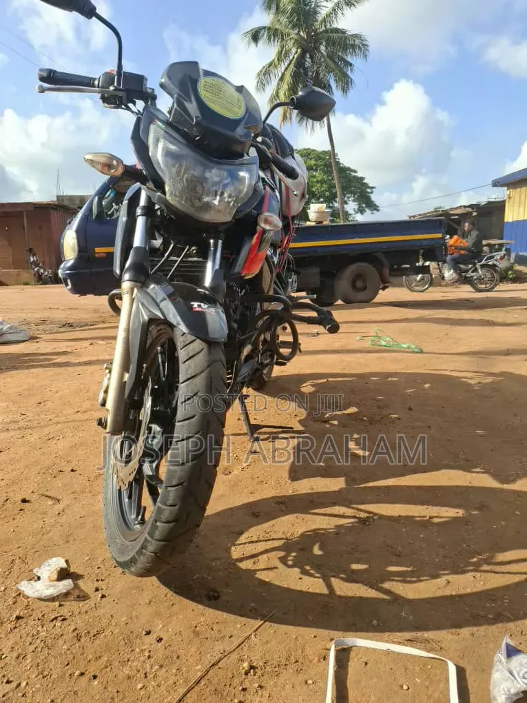 TVS Apache 180 RTR 2025 Black