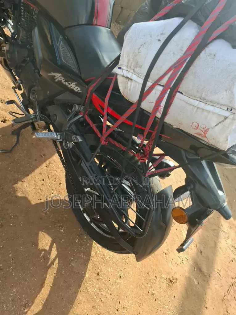 TVS Apache 180 RTR 2025 Black
