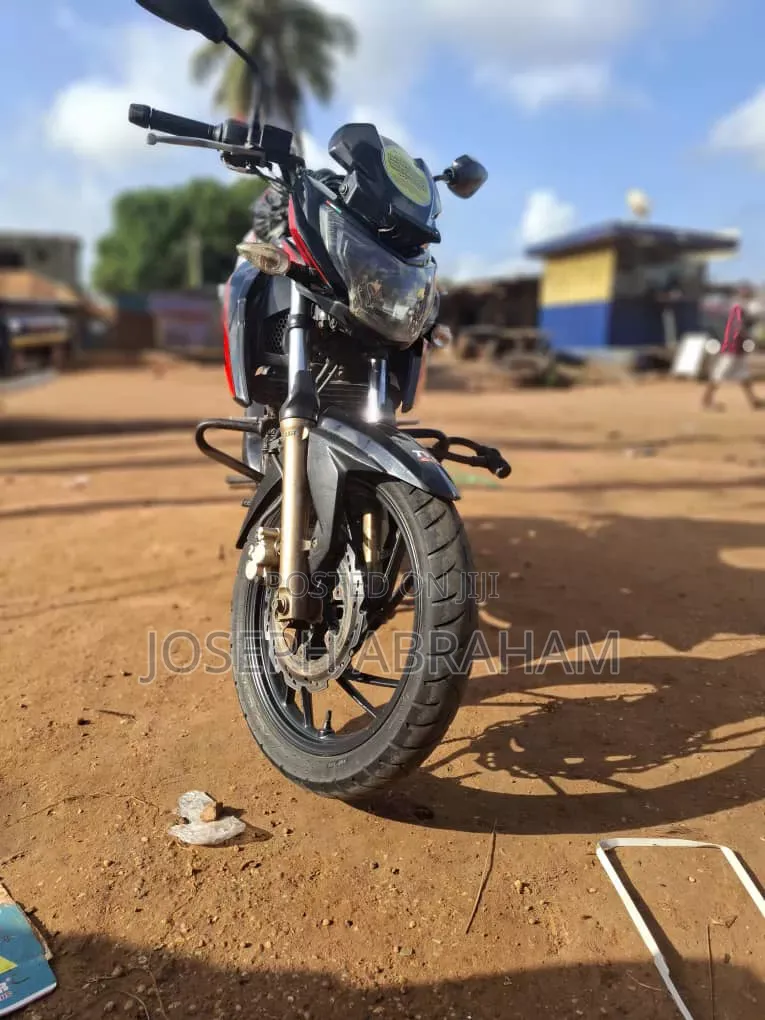 TVS Apache 180 RTR 2025 Black
