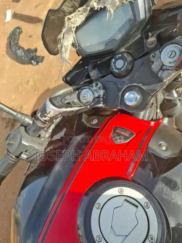 TVS Apache 180 RTR 2025 Black