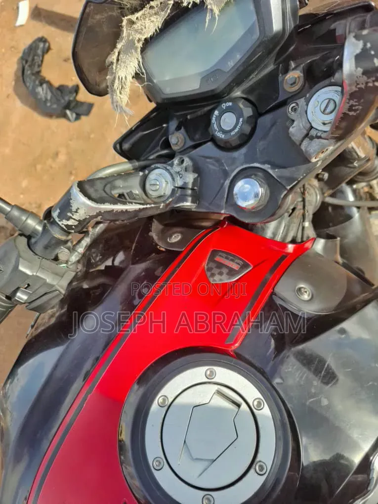 TVS Apache 180 RTR 2025 Black