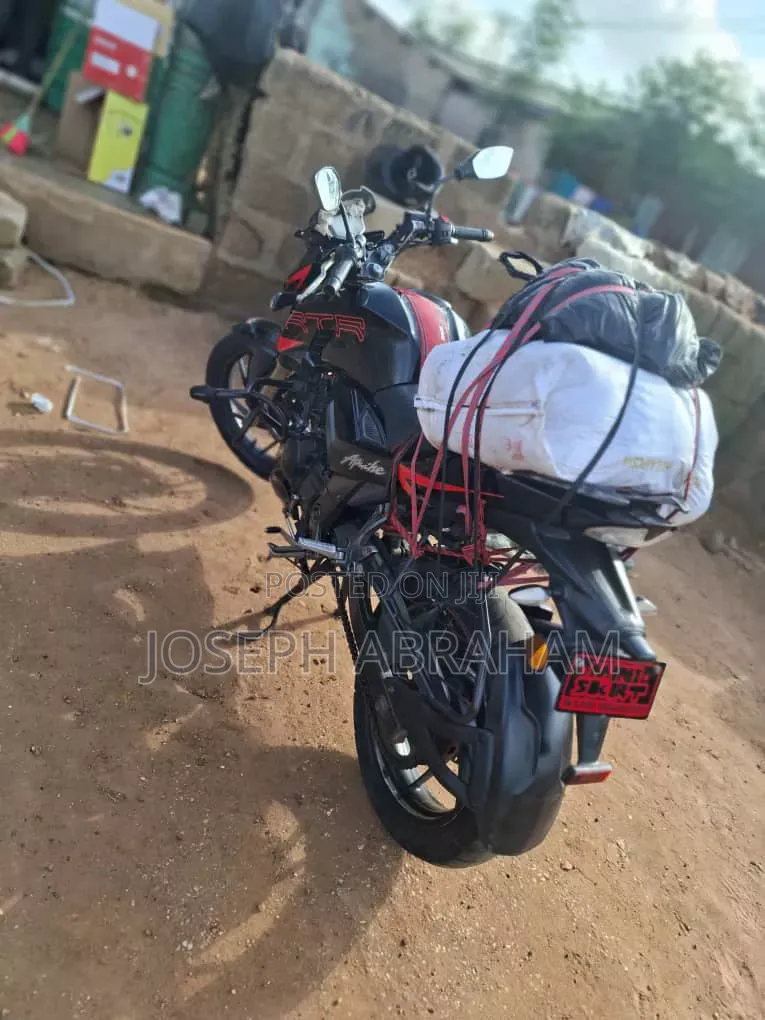 TVS Apache 180 RTR 2025 Black