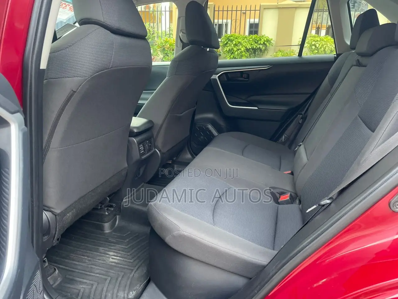 Toyota RAV4 LE AWD 2019 Red