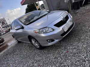 Toyota Corolla LE 4dr Sedan (1.8L 4cyl 4A) 2012