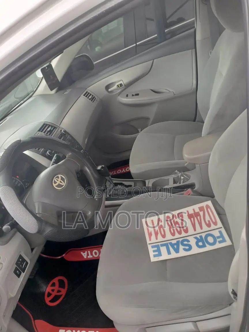 Toyota Corolla 2010 White