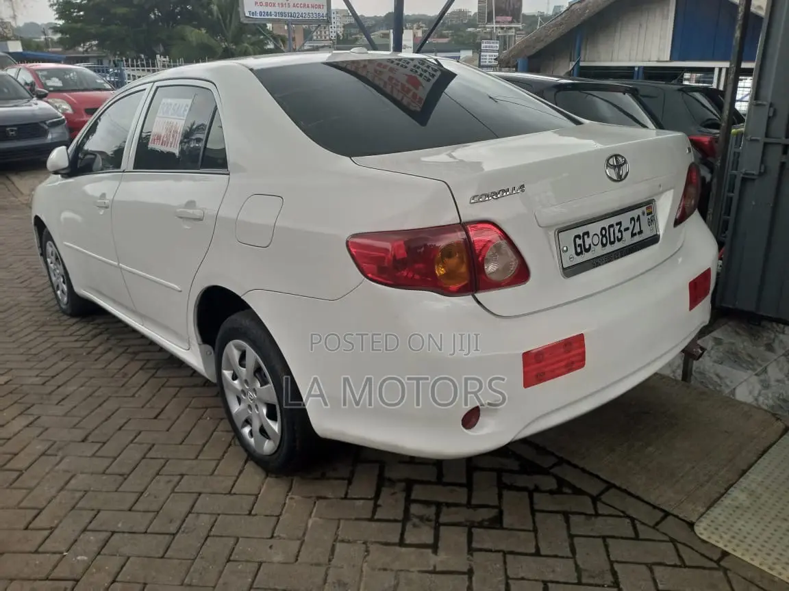 Toyota Corolla 2010 White