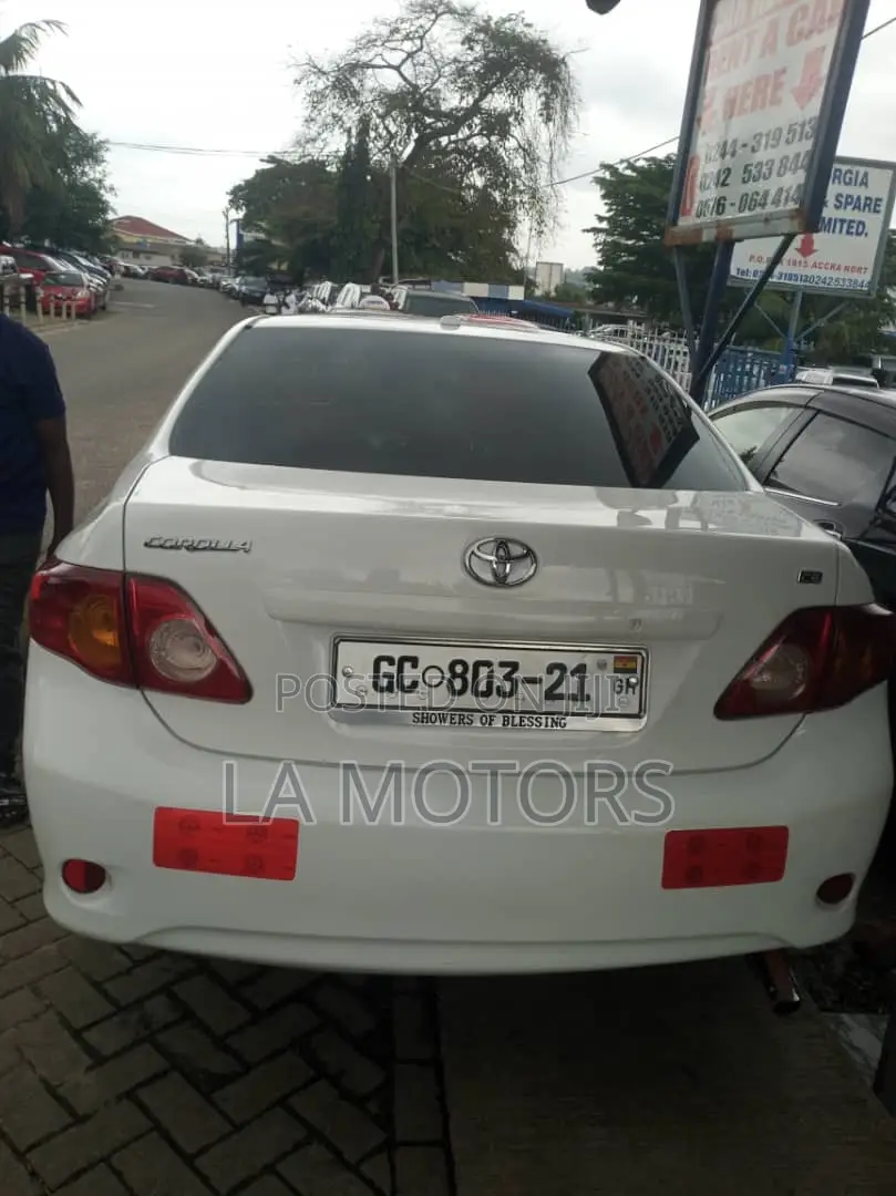 Toyota Corolla 2010 White