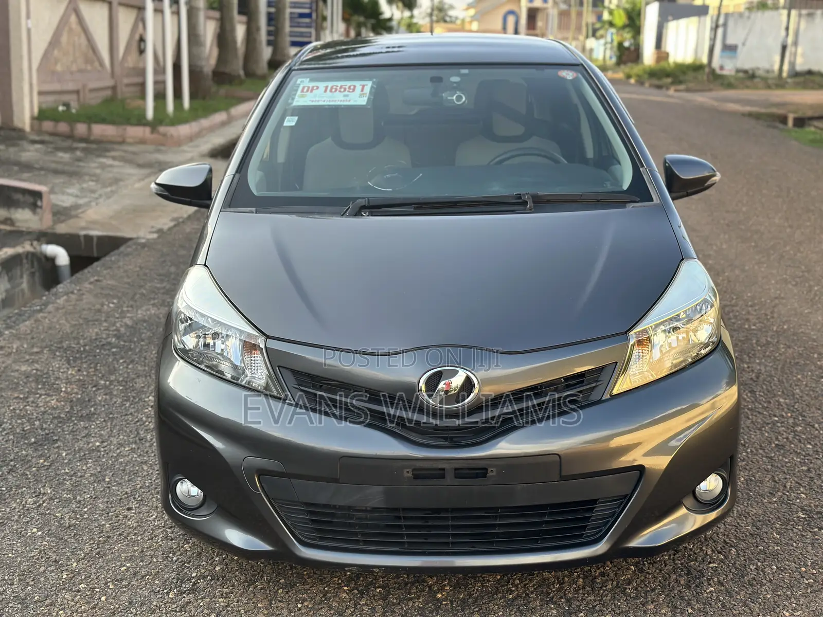 Toyota Vitz 1.3 FWD 5dr 2012