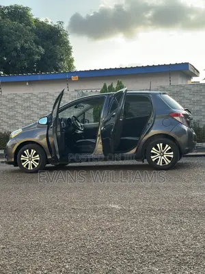 Toyota Vitz 1.3 FWD 5dr 2012