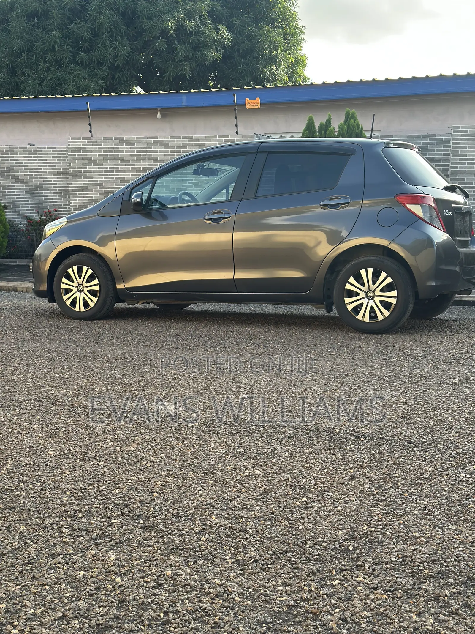 Toyota Vitz 1.3 FWD 5dr 2012