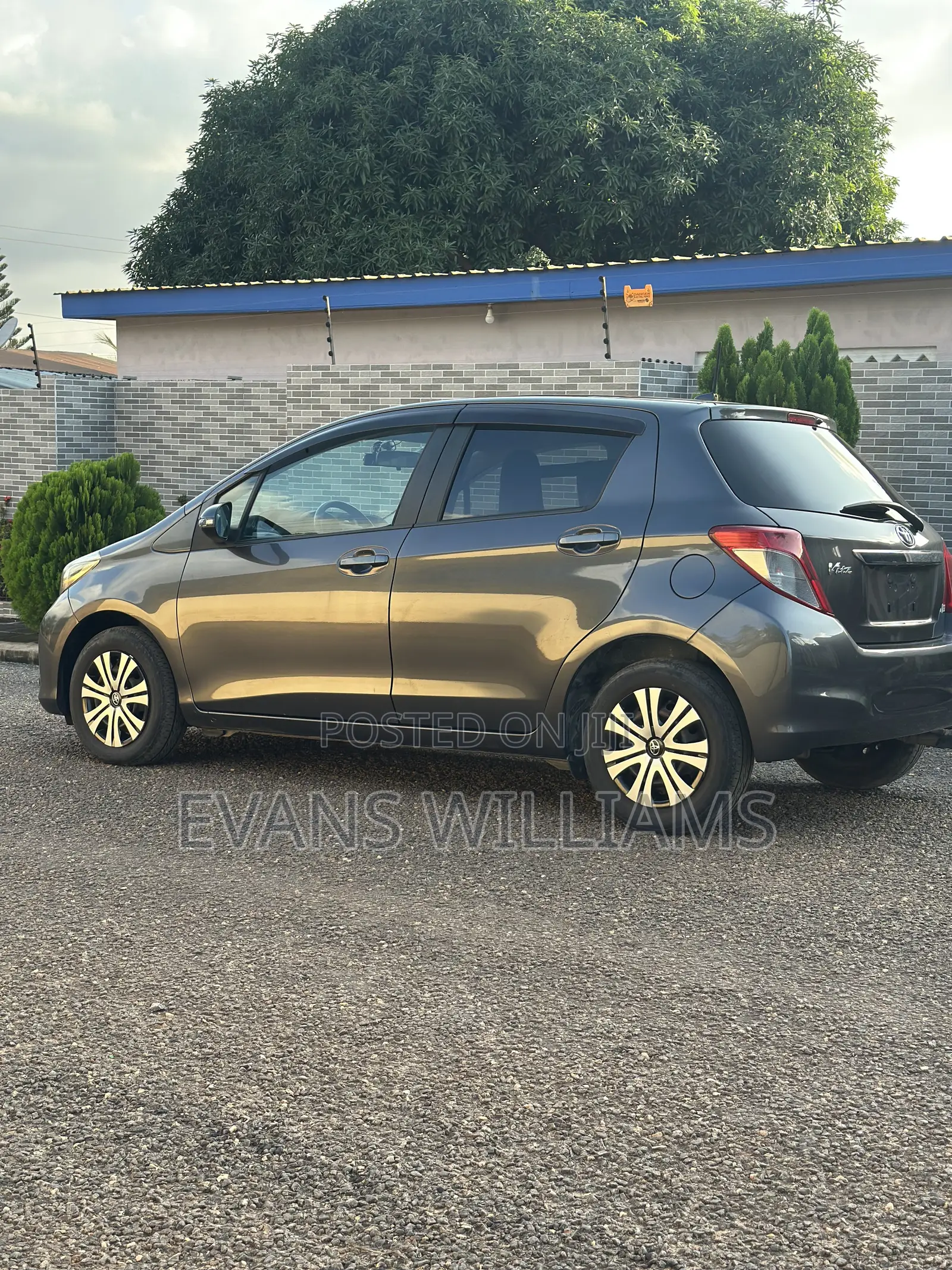 Toyota Vitz 1.3 FWD 5dr 2012