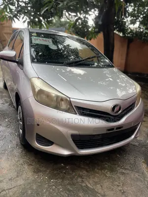 Toyota Vitz 1.3 AWD 3dr 2012 Gray
