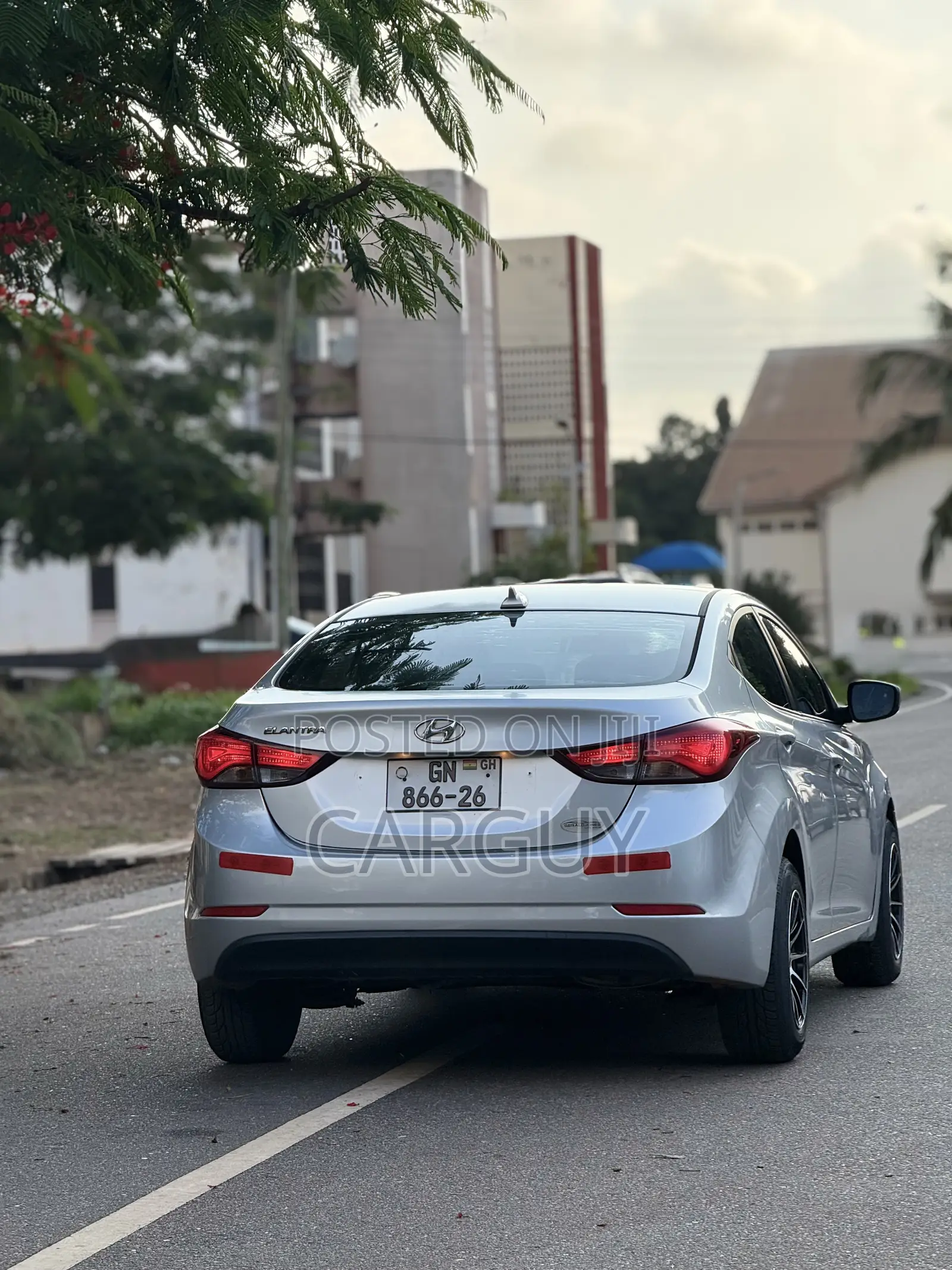 Hyundai Elantra Limited 4dr Sedan (1.8L 4cyl 6A) 2015 Silver