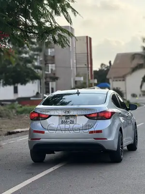 Hyundai Elantra Limited 4dr Sedan (1.8L 4cyl 6A) 2015 Silver