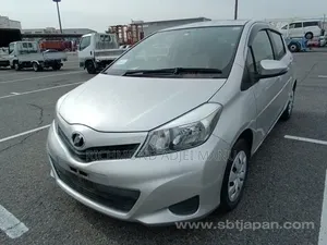 Toyota Vitz 2014 Silver