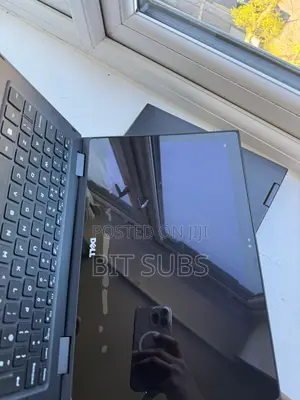 Laptop Dell Latitude 3390 2-in-1 8GB Intel Core i5 SSD 256GB