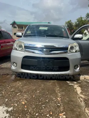 Toyota Sienta 1.5 AWD 2014 Silver