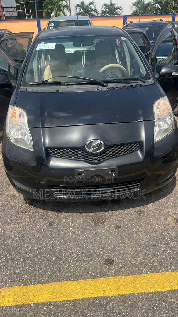 Toyota Vitz 2010 Black