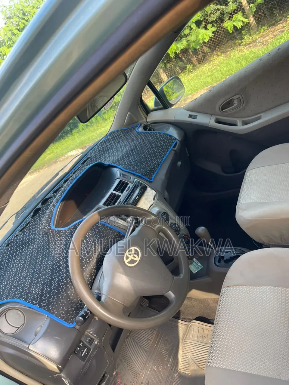 Toyota Vitz 2010 Green