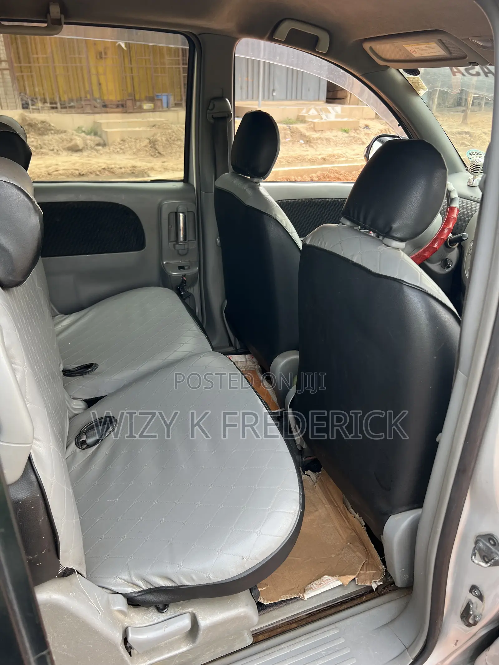Toyota Sienta 1.5 FWD 2012 Silver