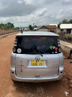 Toyota Sienta 1.5 FWD 2012 Silver