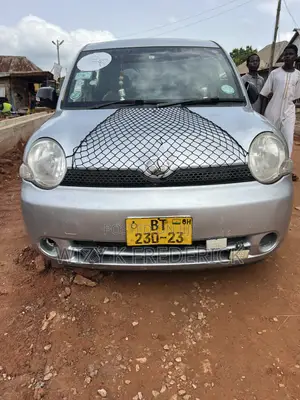 Toyota Sienta 1.5 FWD 2012 Silver