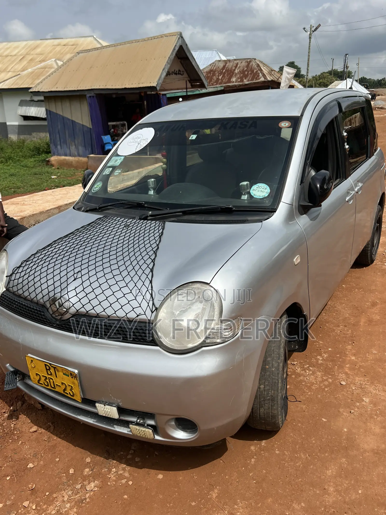 Toyota Sienta 1.5 FWD 2012 Silver