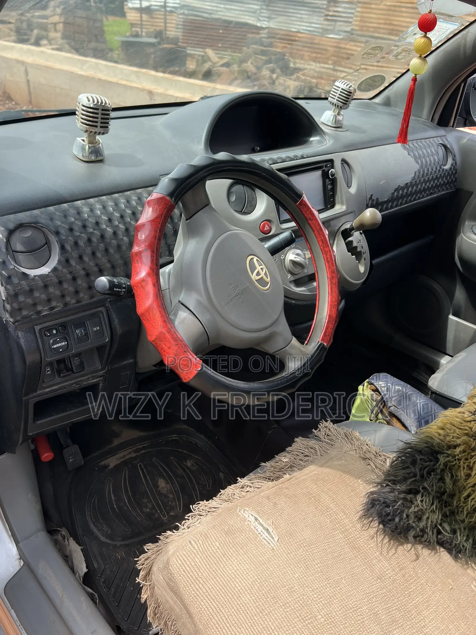 Toyota Sienta 1.5 FWD 2012 Silver