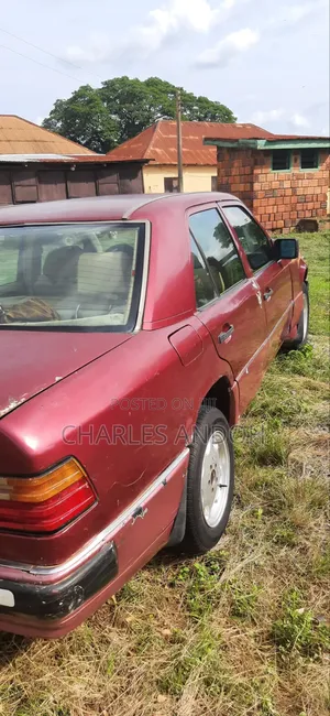 Mercedes-Benz 200E 1993 Red