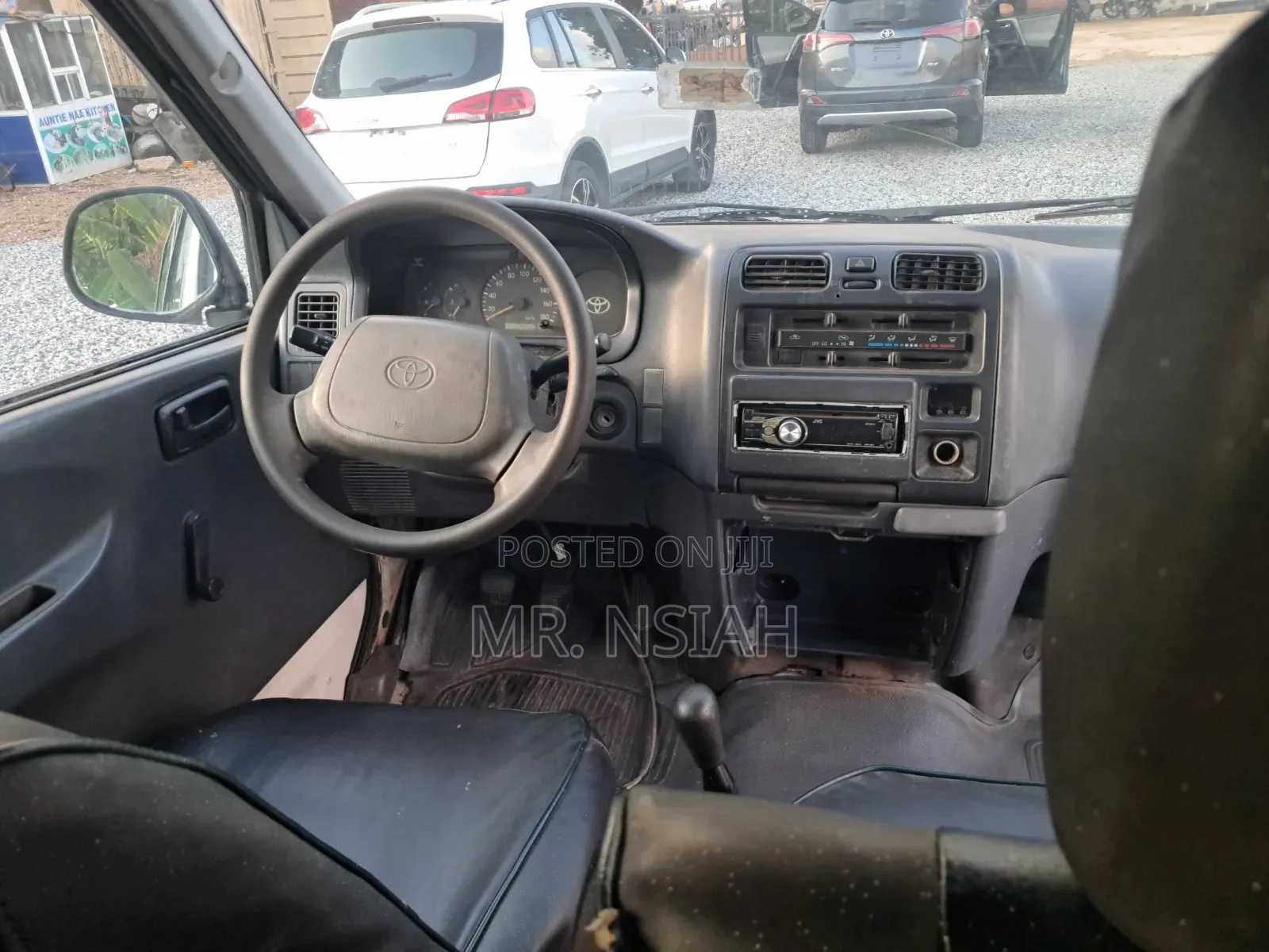 Toyota HiAce 2010 White