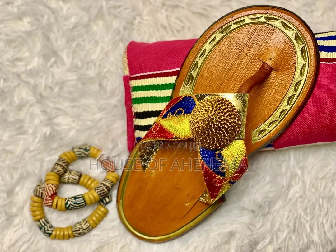 Ahenema Slippers With Embroidery