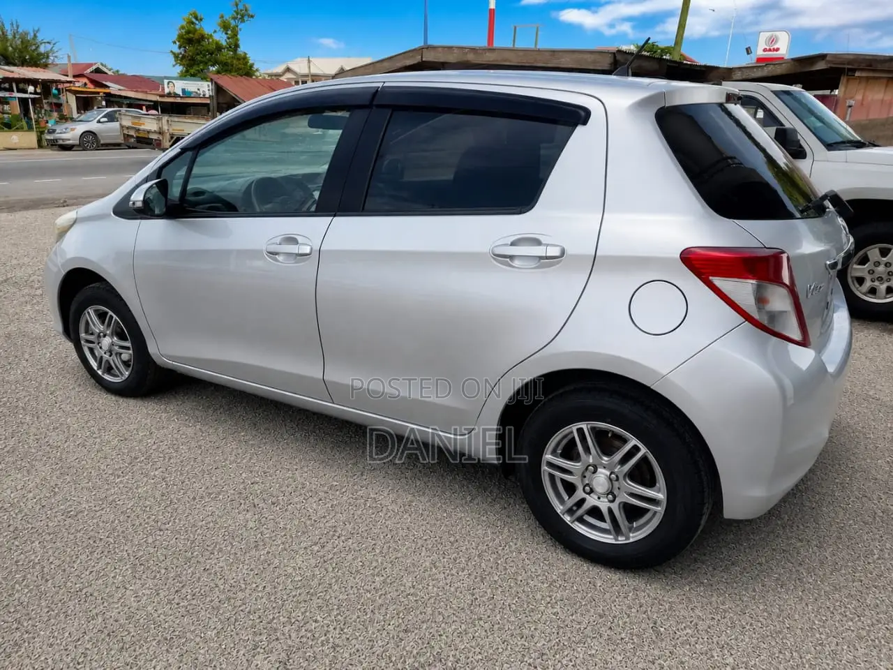 Toyota Vitz 1.3 AWD 5dr 2013 Silver