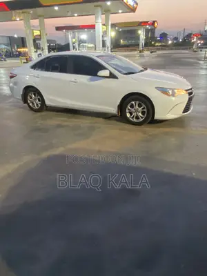 Toyota Camry LE (2.5L 4cyl 8A) 2019 White