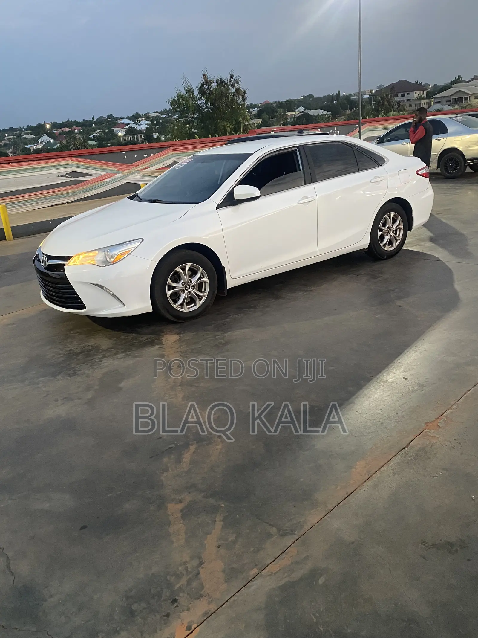 Toyota Camry LE (2.5L 4cyl 8A) 2019 White