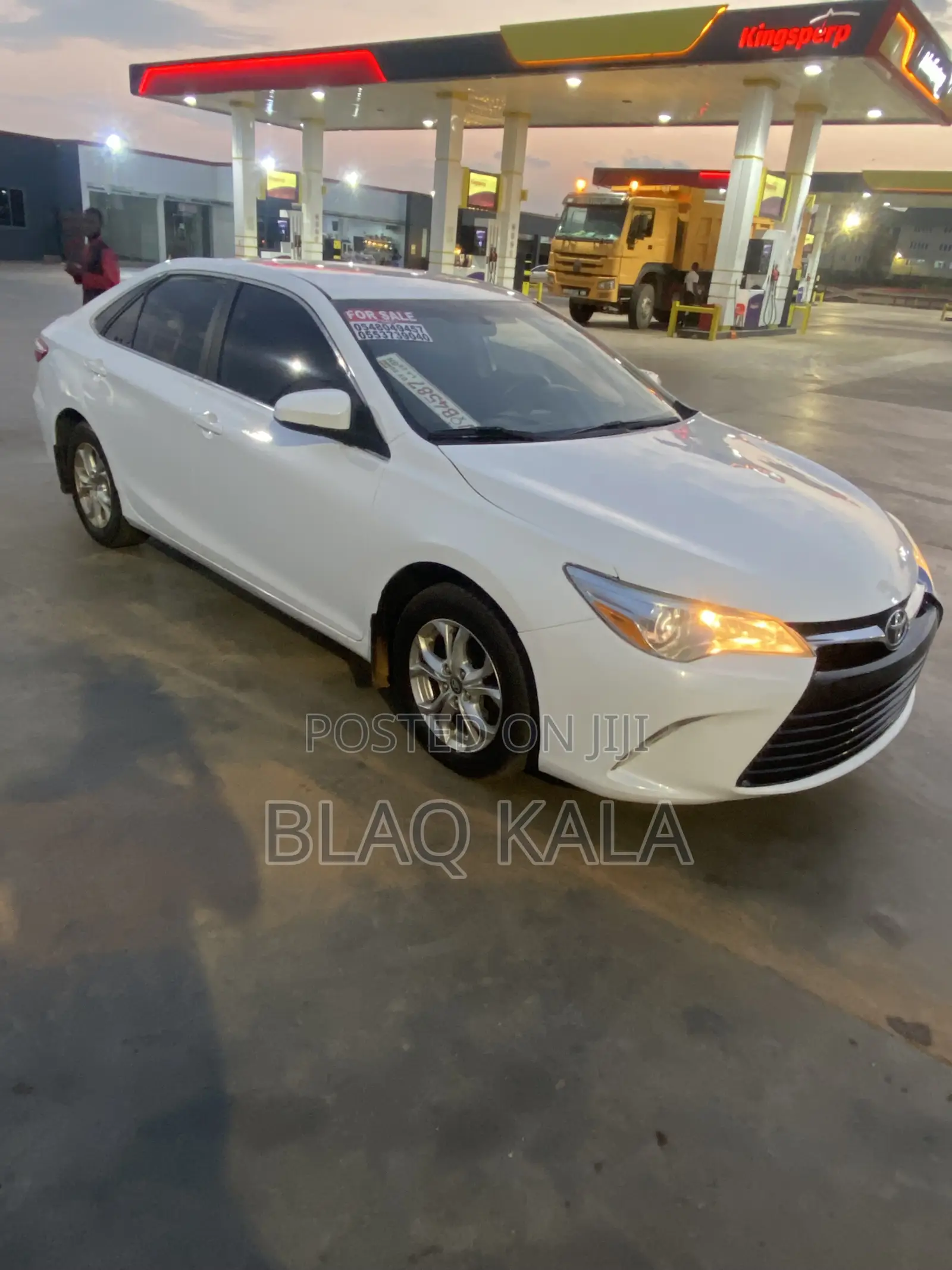 Toyota Camry LE (2.5L 4cyl 8A) 2019 White